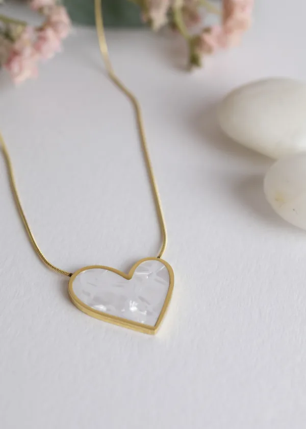 White heart connected chain