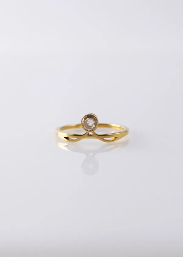 Crown ring with zircon stone
