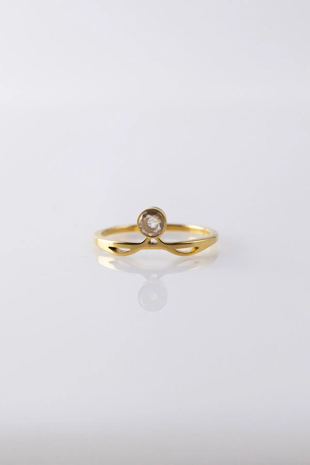 Crown ring with zircon stone