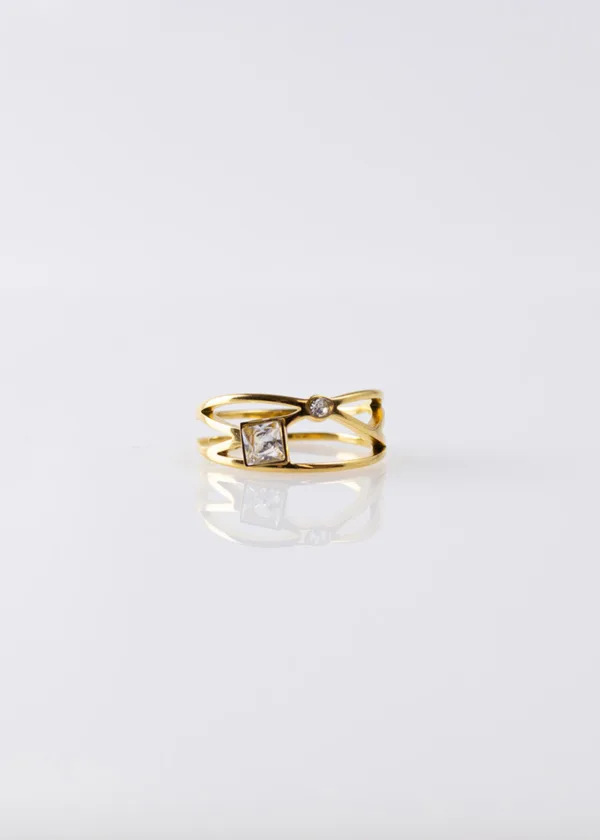 Interlocking lines ring with zircon stones