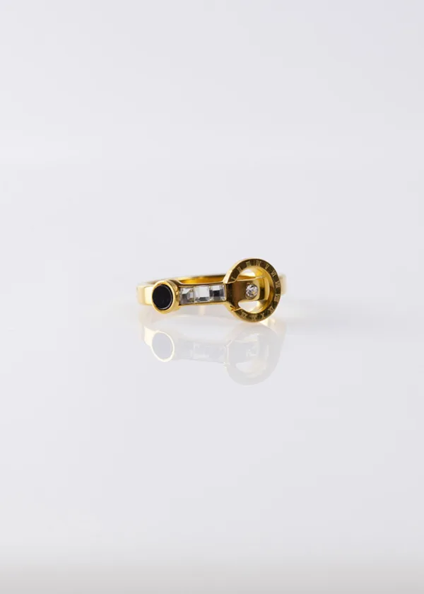 Circle ring with zircon stones