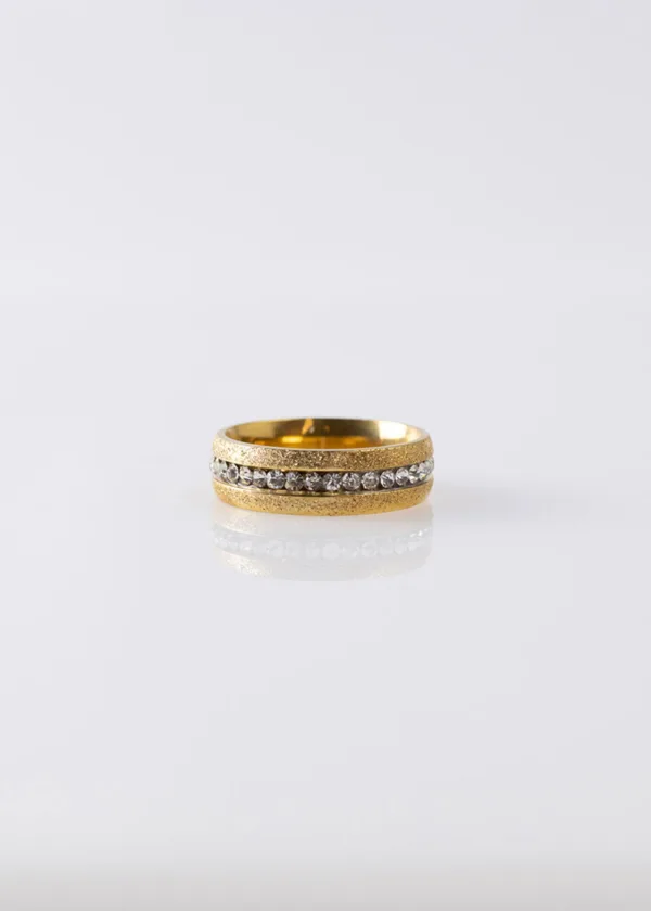 Frosted gold ring with zircon stones