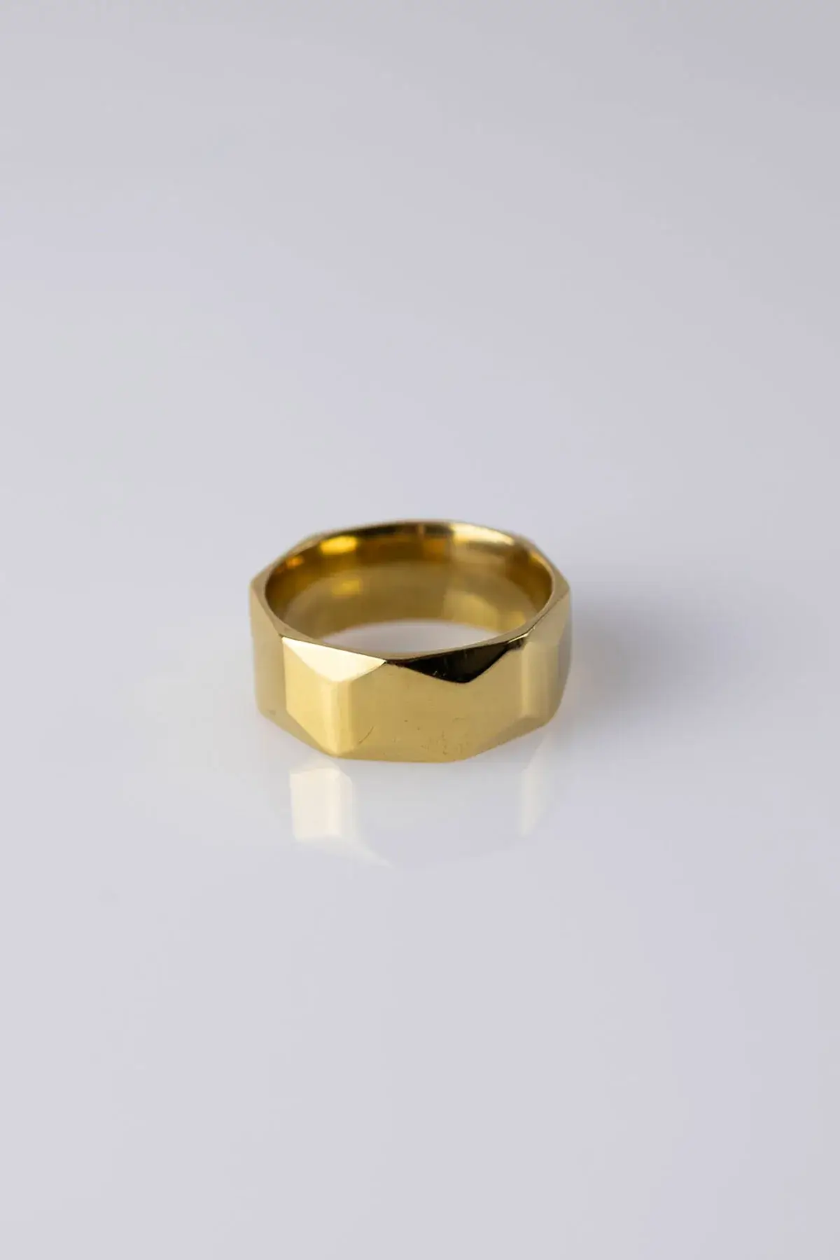 Wide ribbed ring