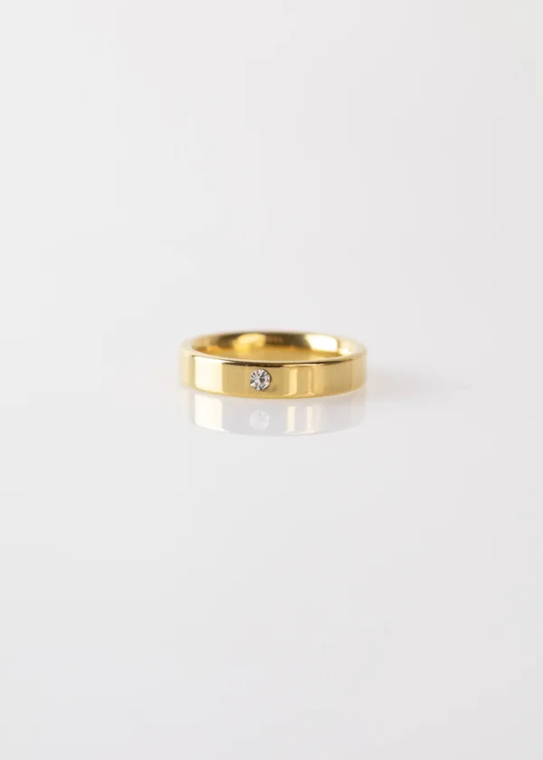 Ring with zircon stone