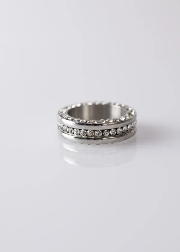 Thick silver ring with zircon lobes