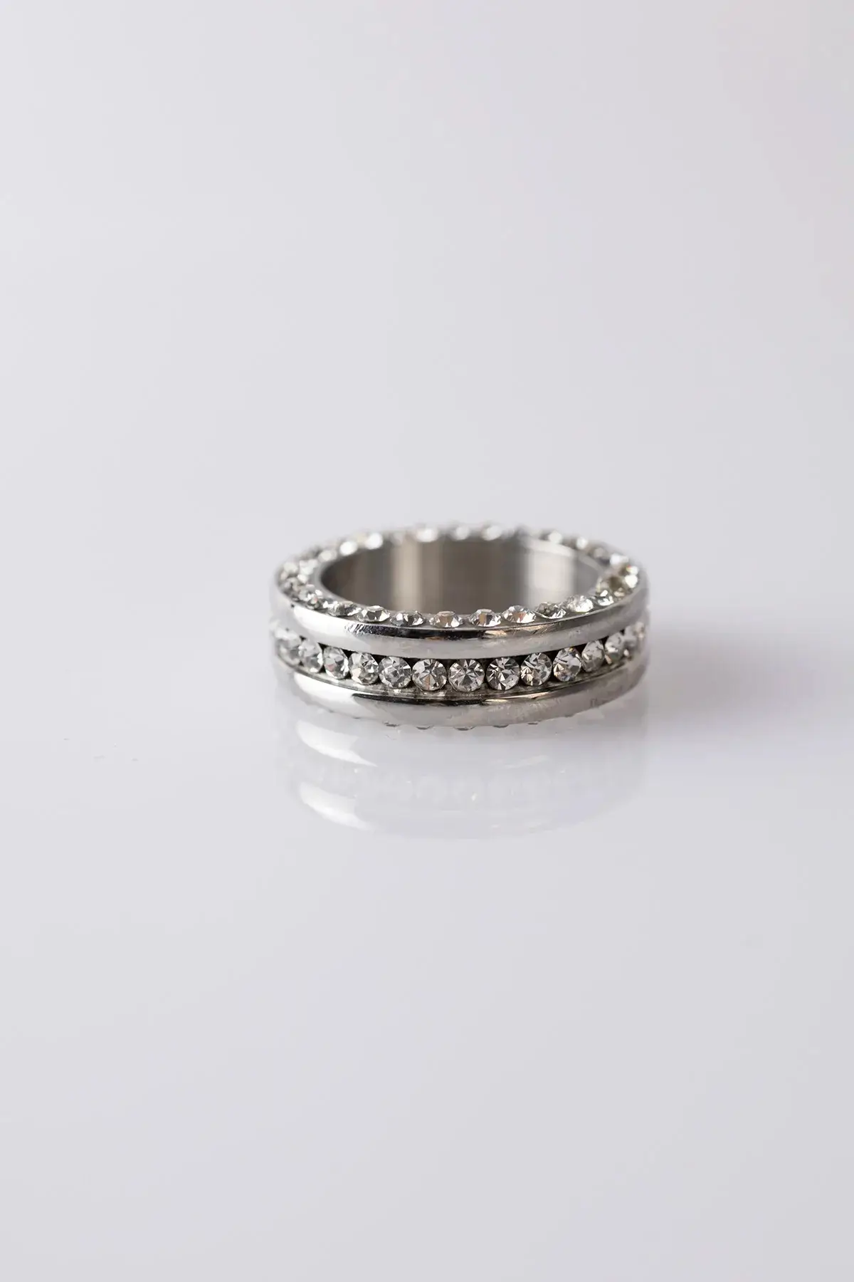 Thick silver ring with zircon lobes