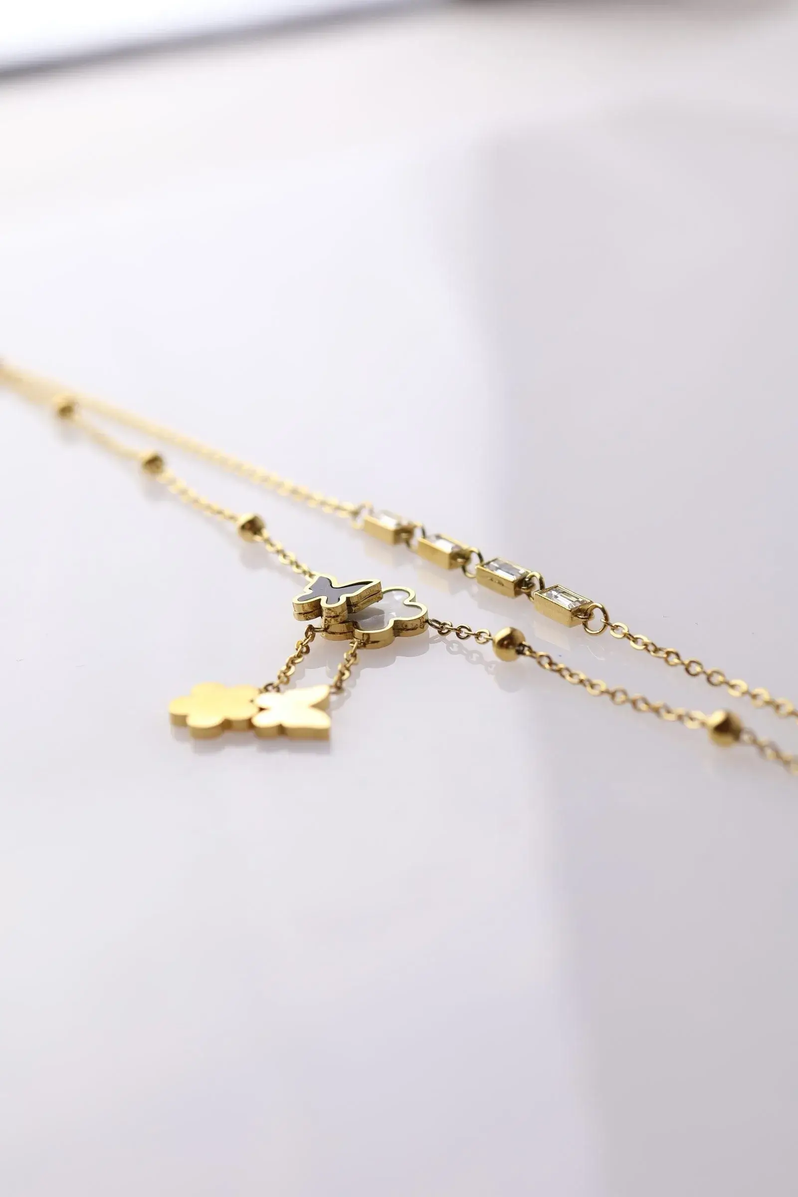 Anklet with 2 rounds of roses, butterfly pendants, and rounds of zirconium lobes
