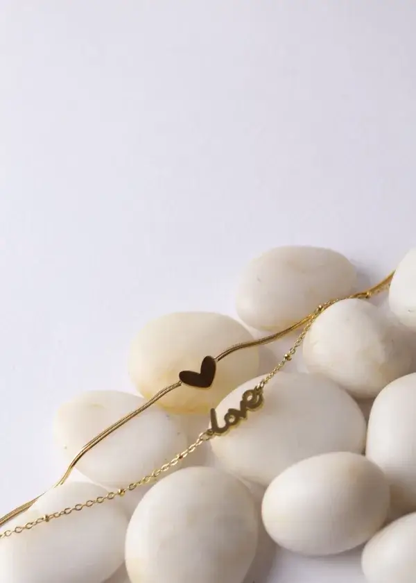 Anklet 2, the role of a heart on the back of a snake and the role of a love relationship