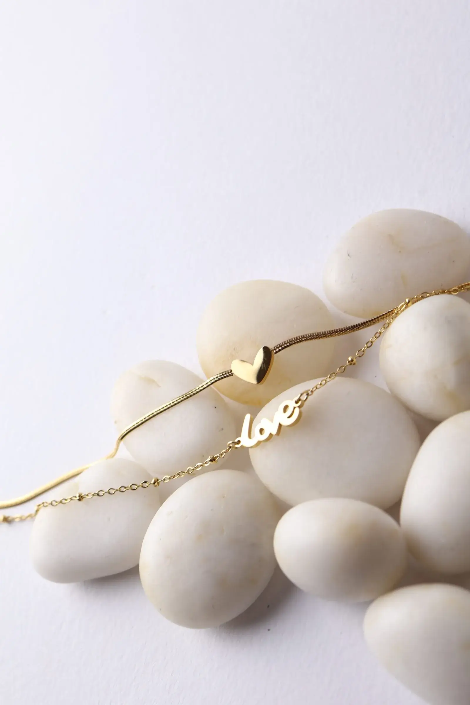 Anklet 2, the role of a heart on the back of a snake and the role of a love relationship
