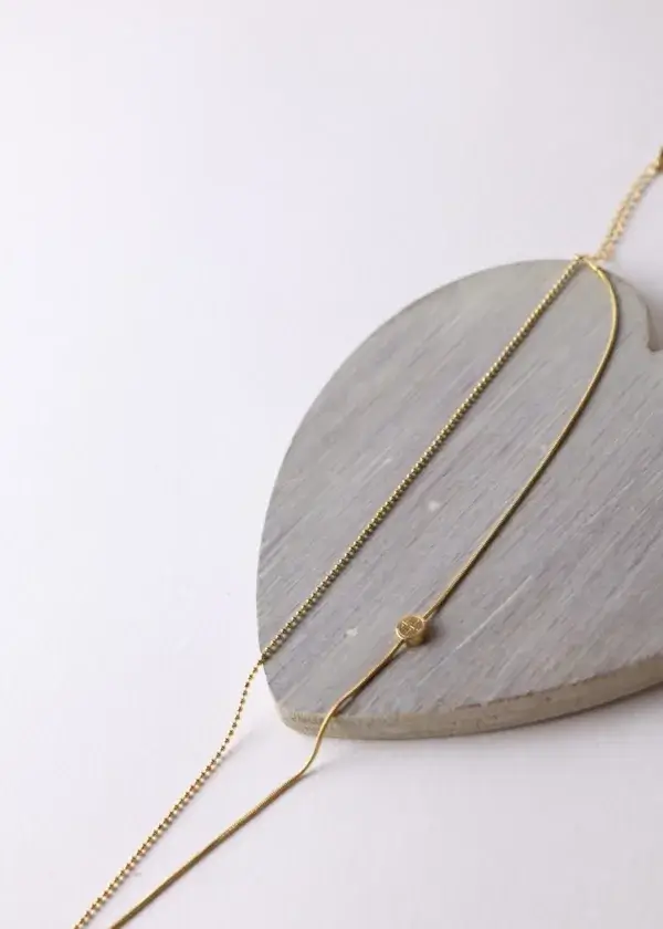 A delicate anklet, 2 turns, a chain turn with a hanger, and a small hummus turn