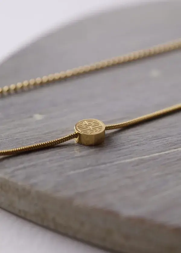 A delicate anklet, 2 turns, a chain turn with a hanger, and a small hummus turn