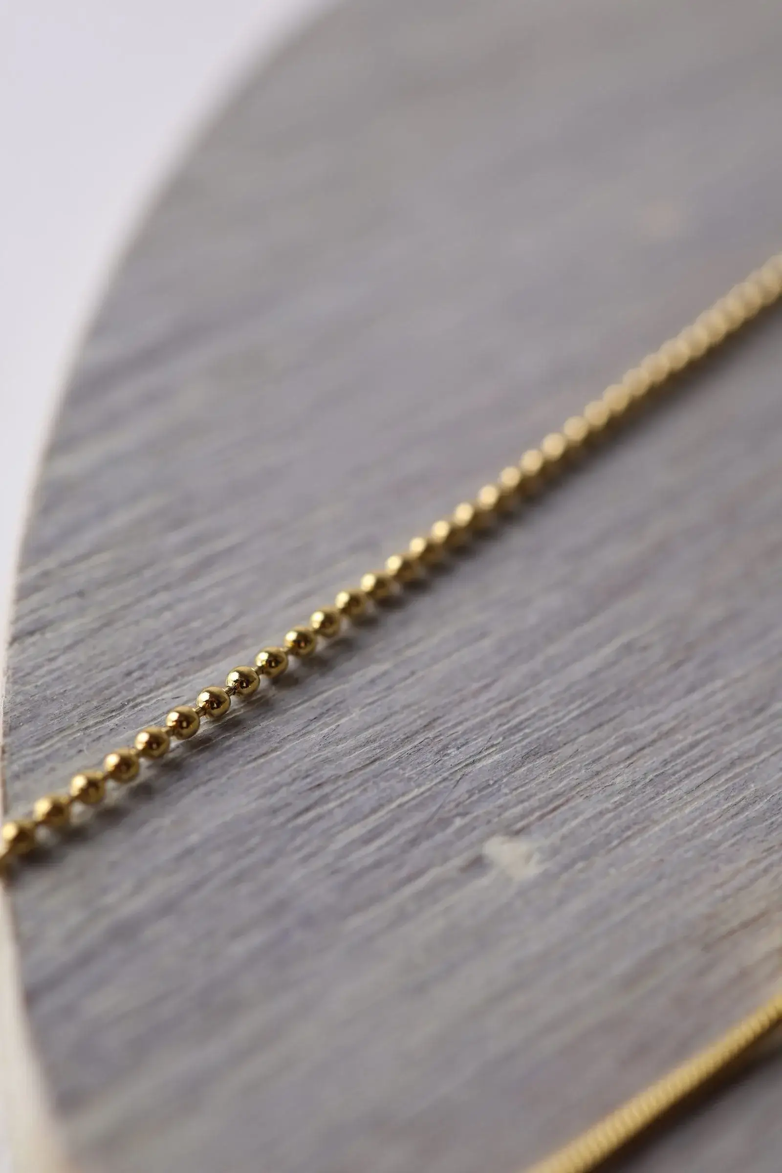 A delicate anklet, 2 turns, a chain turn with a hanger, and a small hummus turn - Image 4