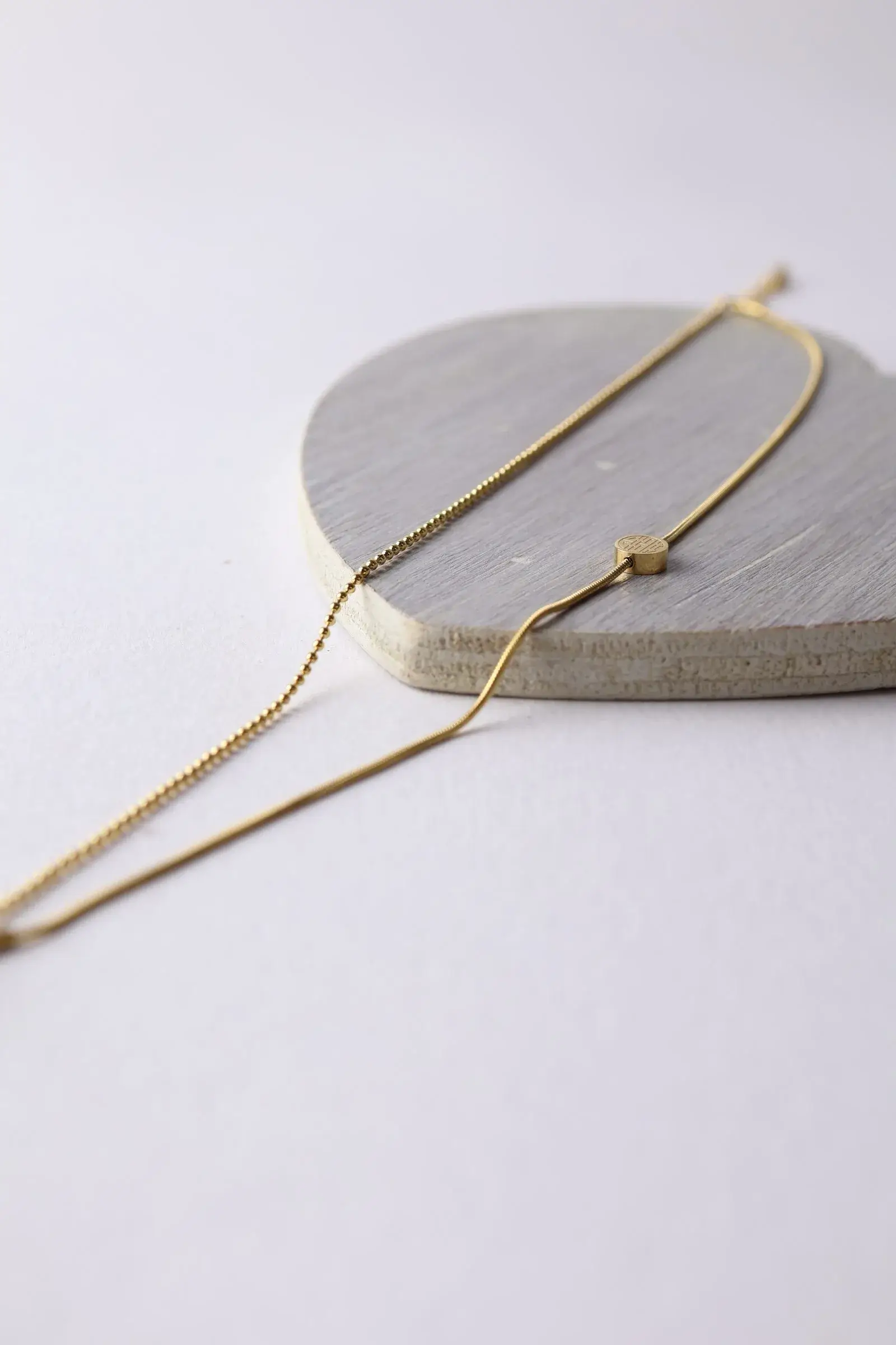 A delicate anklet, 2 turns, a chain turn with a hanger, and a small hummus turn - Image 5