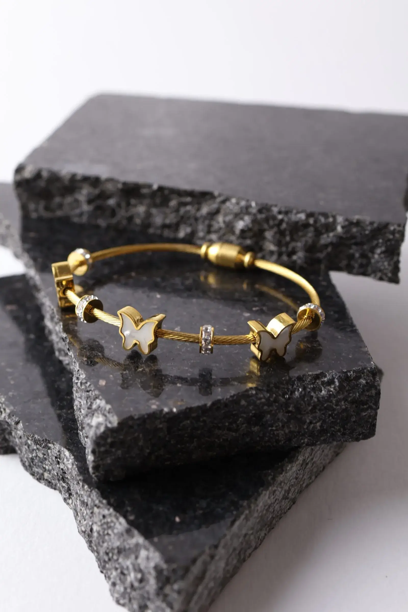 Wide butterfly bracelet with zircon lobes