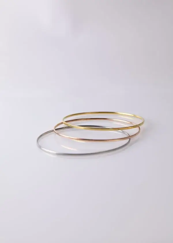 Set of 3 gold, silver and rose gold bracelets, diameter 6 cm