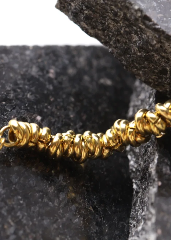 Interlocking rings flow