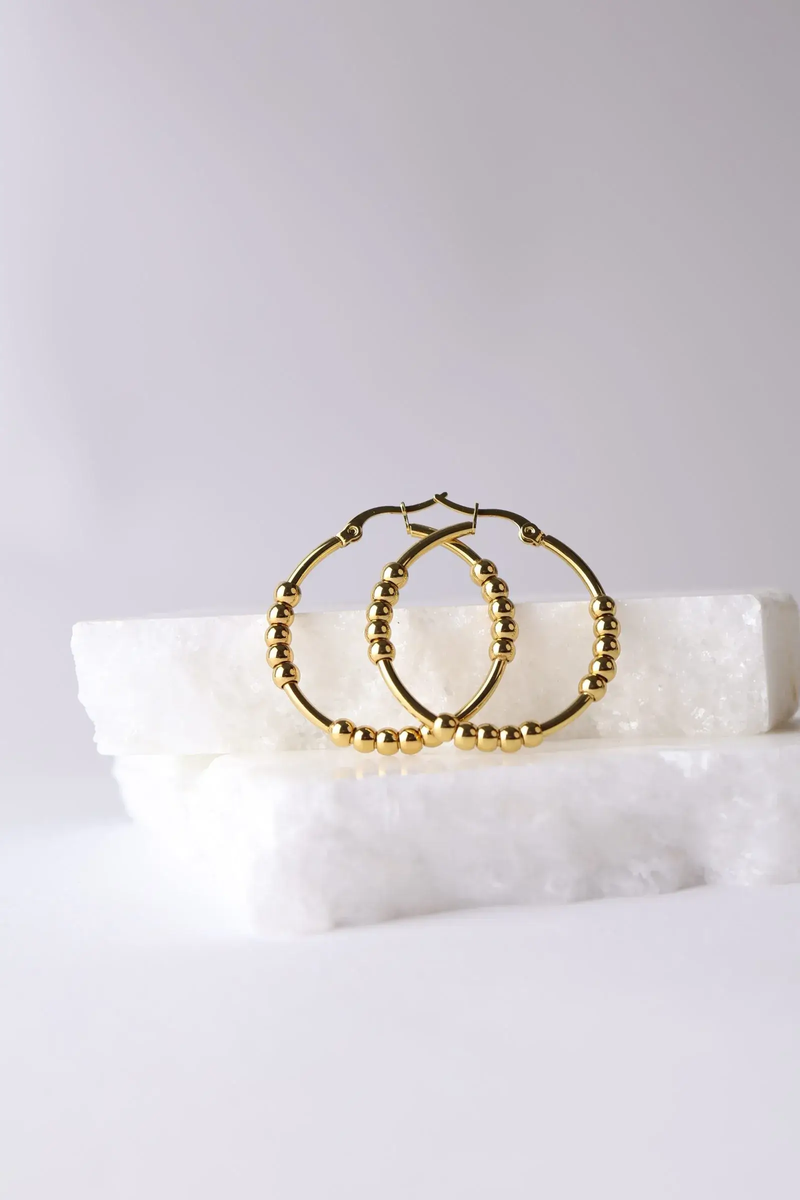Circular earring with chickpeas, diameter 3 cm - Image 2