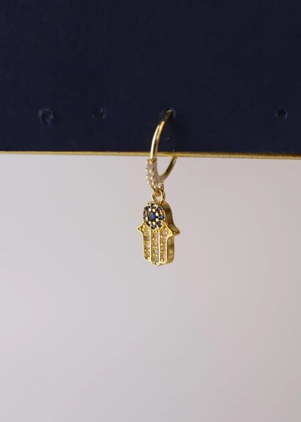 Piercing ear pendant in the shape of a palm