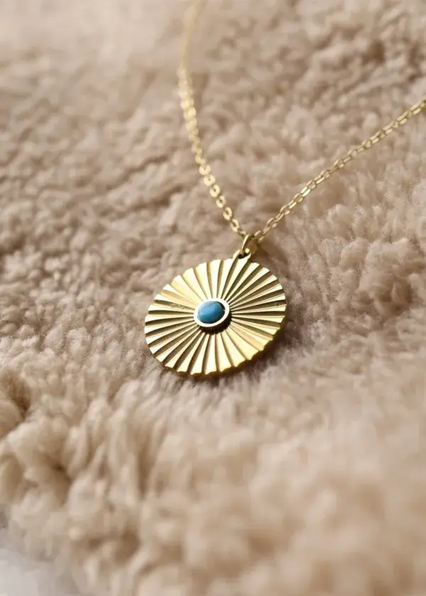 Circular chain serrated with blue beads