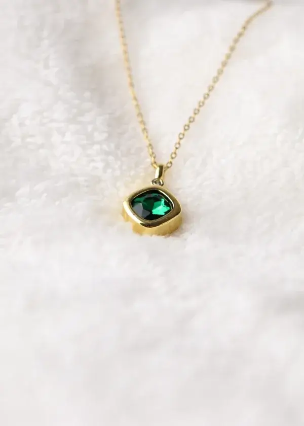 A diamond-shaped chain with a green zirconium bead