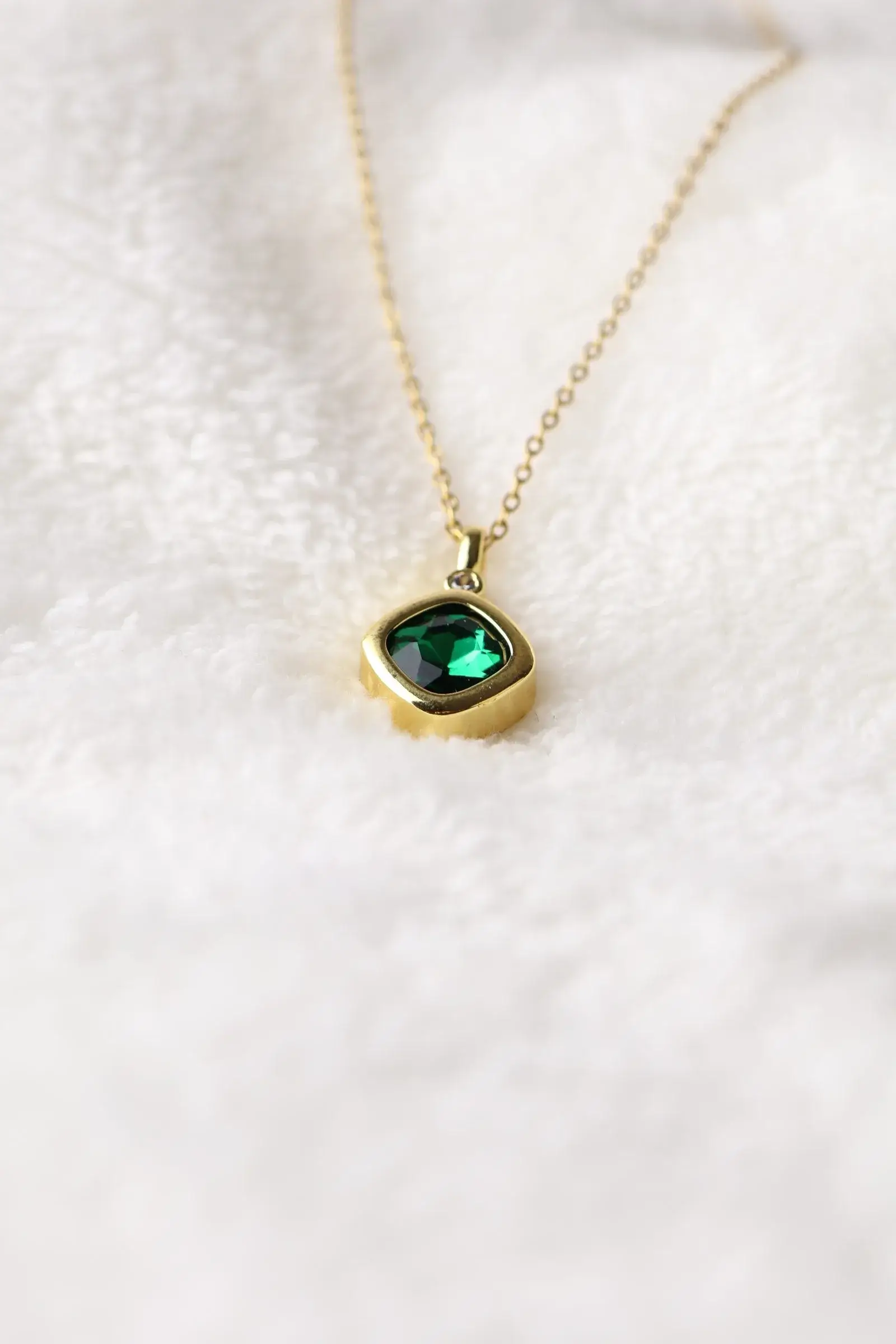 A diamond-shaped chain with a green zirconium bead - Image 2
