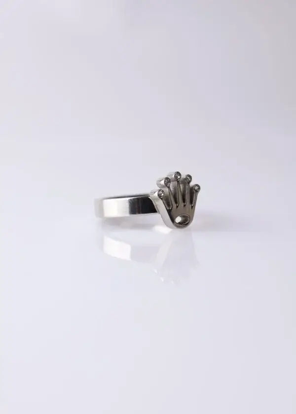 Crown ring with zircon stones