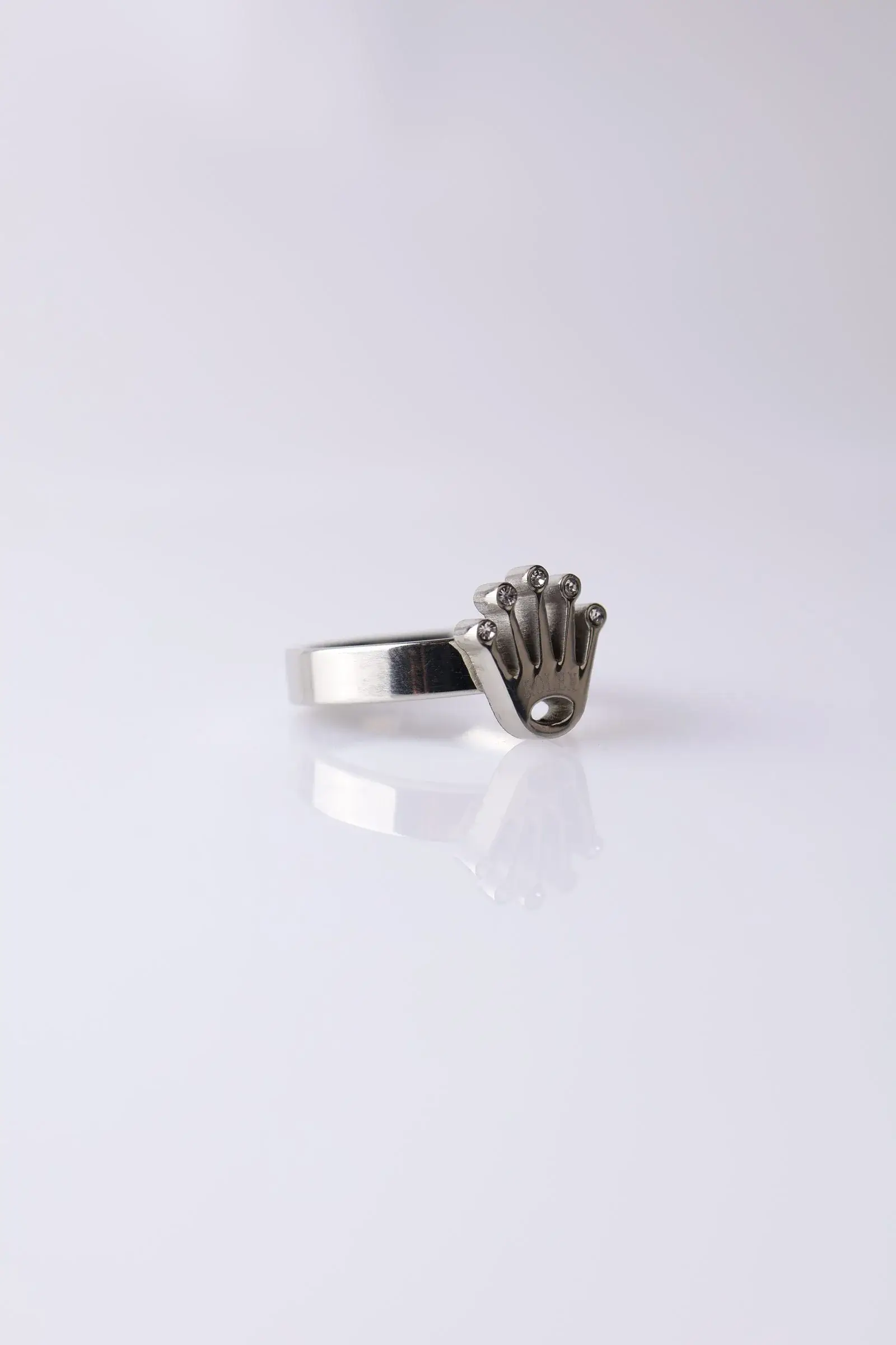 Crown ring with zircon stones