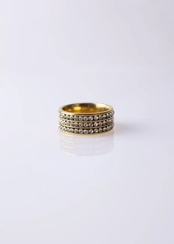 Two-tone zircon ring