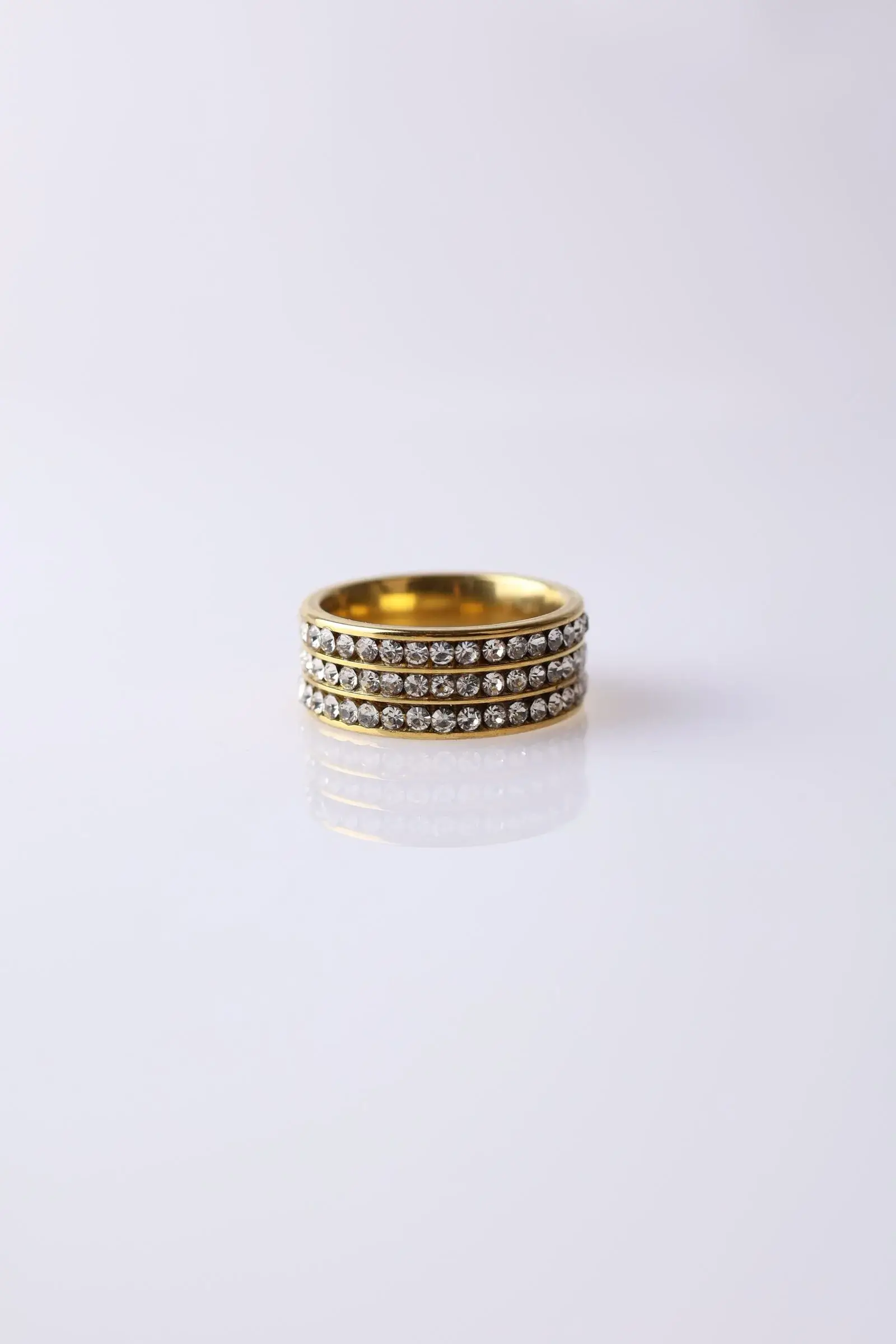 Two-tone zircon ring