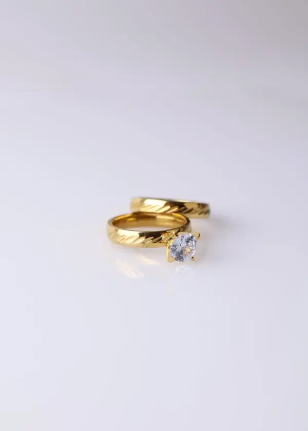 Tunes ring and ring with a large zircon