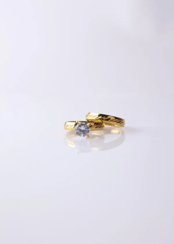Tunes ring and ring with a large zircon