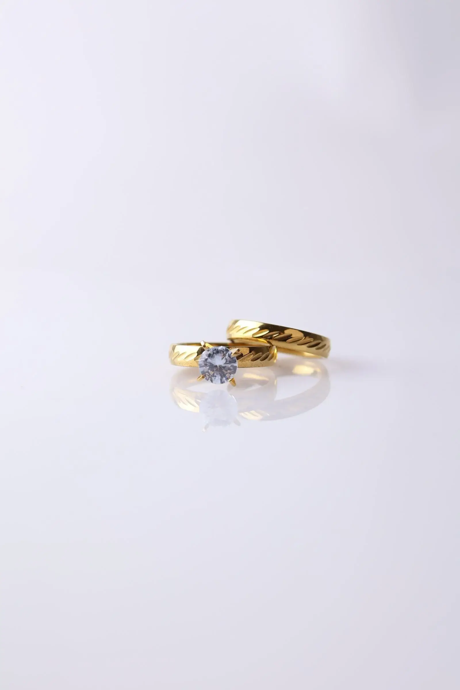 Tunes ring and ring with a large zircon