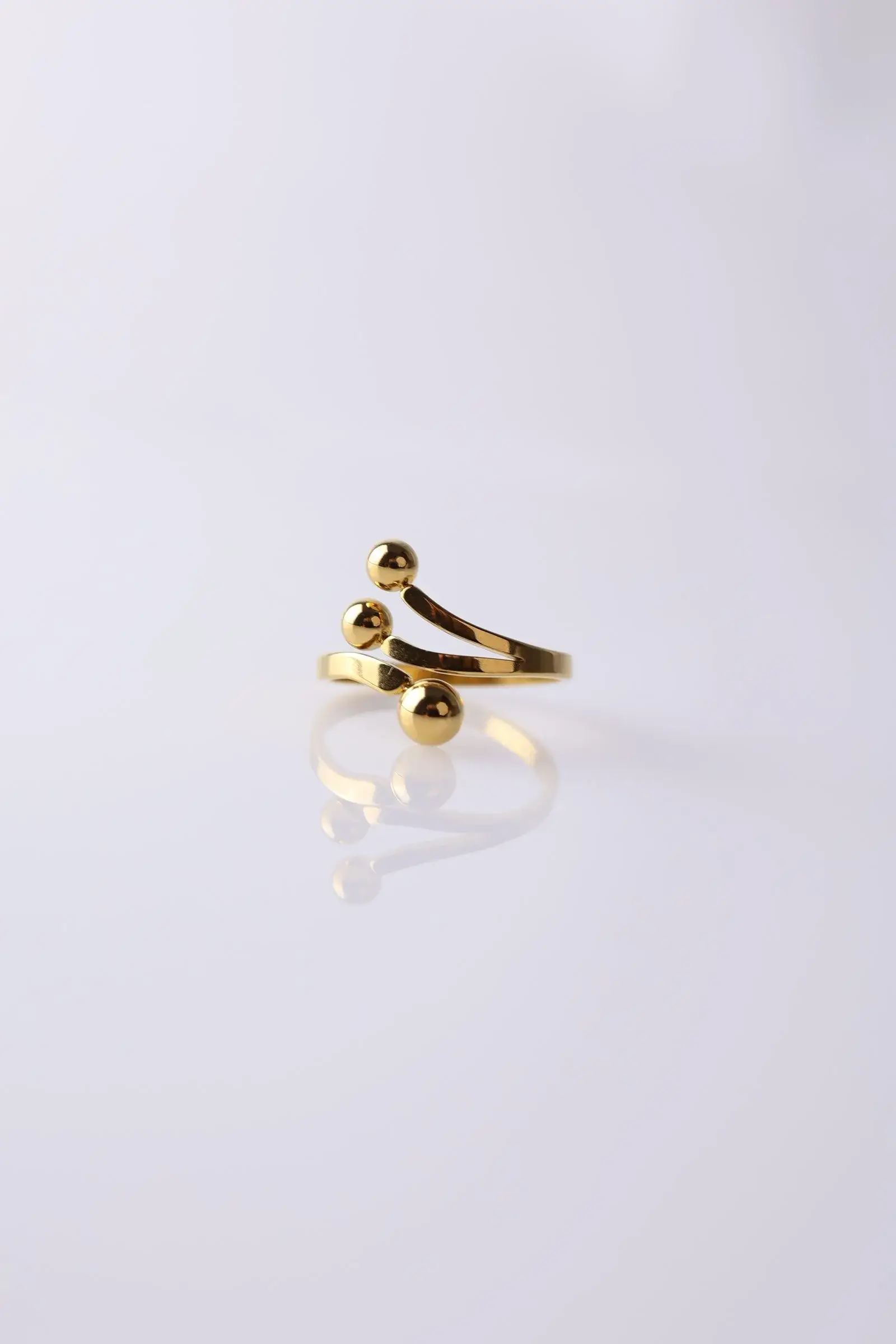 Open ring with hummus - Image 3